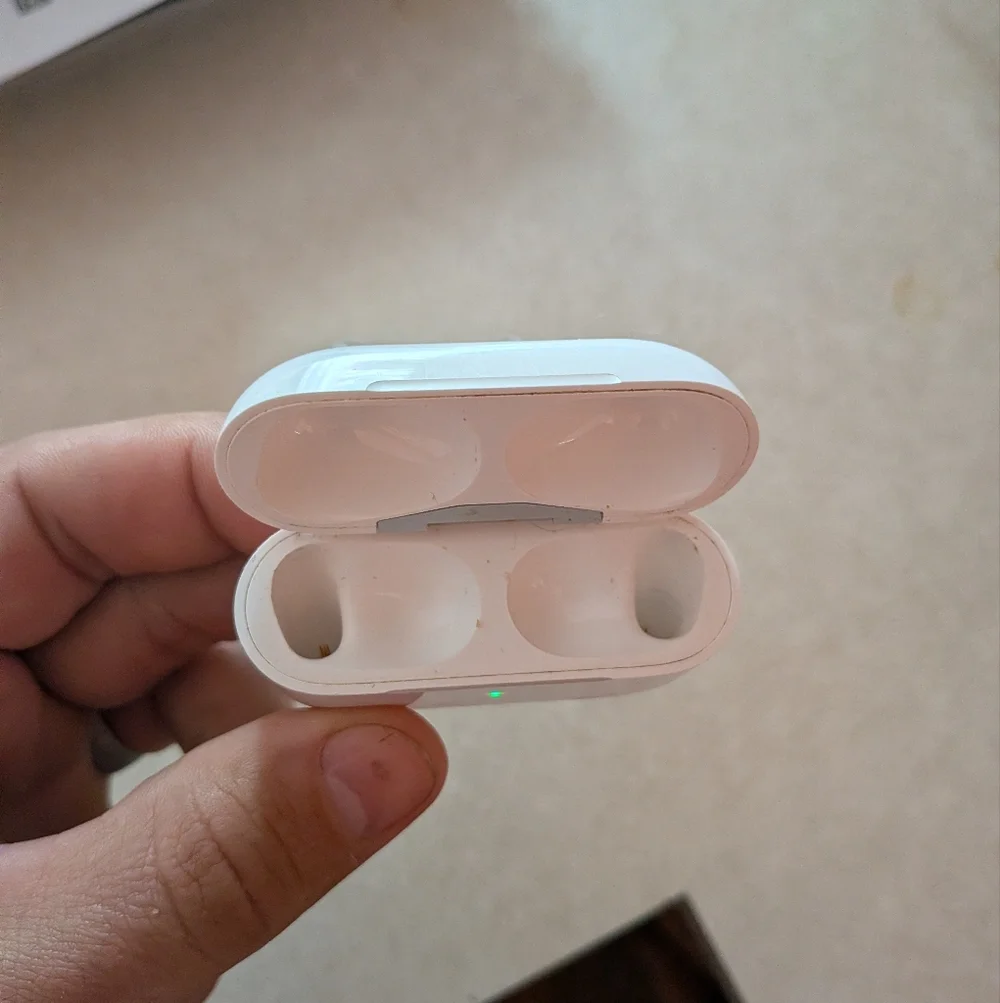 Apple Airpods Pro 2 Wireless Earbuds - Picture 4 of 9